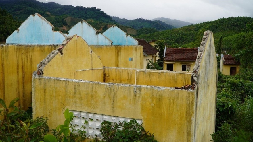Cận cảnh khu tái định cư hoang phế ở Kon Tum