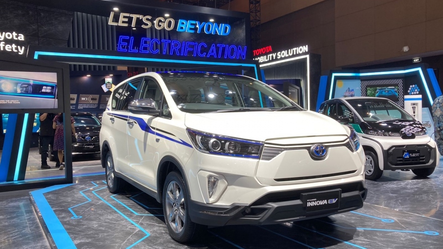 Toyota giới thiệu mẫu Concept chạy điện của Innova