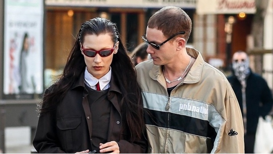 Siêu mẫu Bella Hadid thả dáng quyến rũ chuẩn fashionista trên đường phố ở Paris