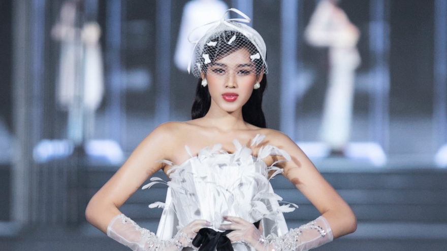 Hoa hậu Đỗ Thị Hà hóa công chúa lộng lẫy trong Vietnam Beauty Fashion Fest