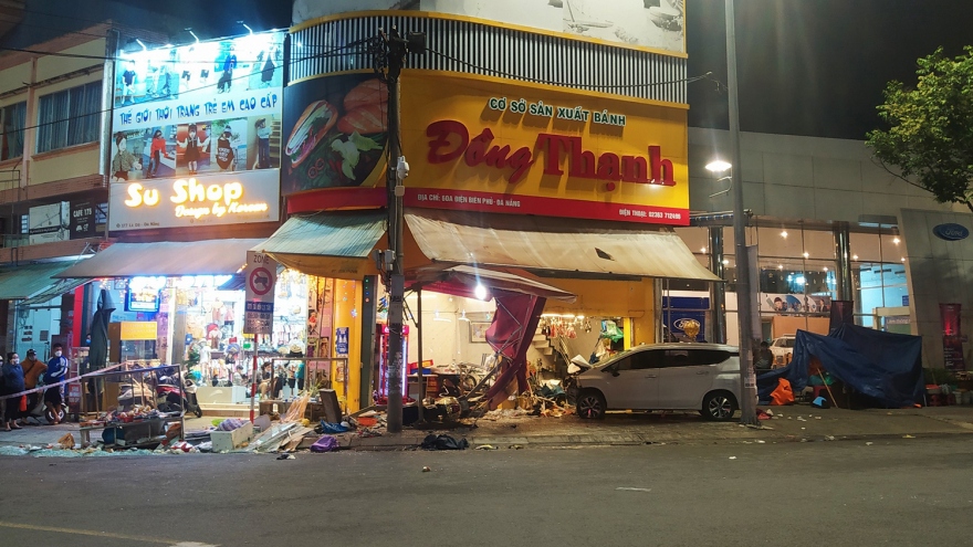 Bắt tạm giam lái xe ô tô đâm vào tiệm bánh mì ở Đà Nẵng khiến 6 người bị thương
