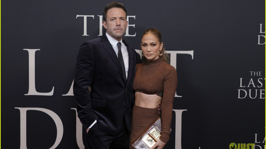 Jennifer Lopez xác nhận đã đính hôn với Ben Affleck