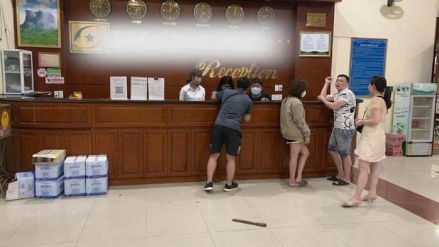 Du khách tố bị nhân viên khách sạn ở Mộc Châu cầm dao rượt đuổi