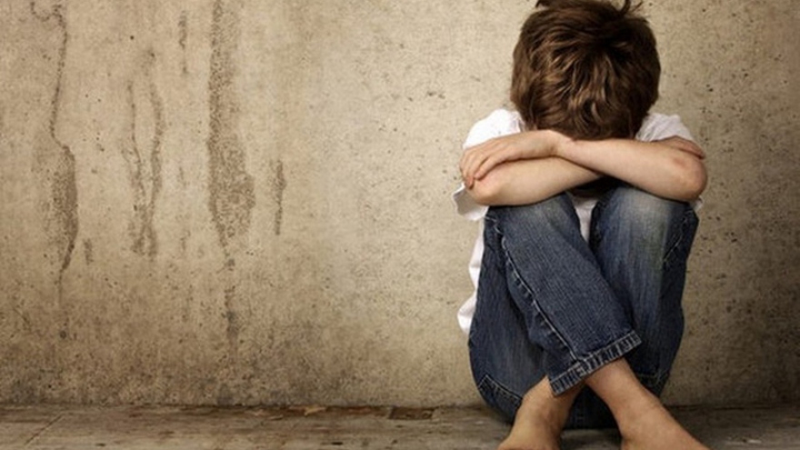 Cha mẹ cần làm gì để con tránh những tổn thương tâm lý đến mức tự tử?