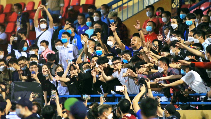 Quang Hải tri ân cổ động viên trong ngày nói lời chia tay Hà Nội FC