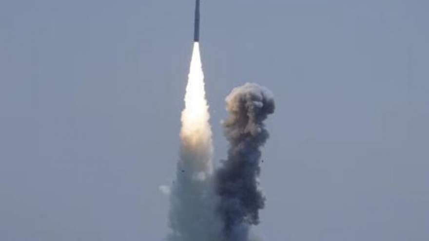 Trung Quốc lần đầu phóng vệ tinh trên biển “một chặng”