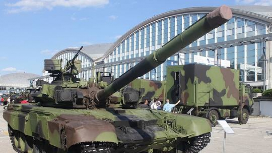 Đức “đi đường vòng” để cung cấp vũ khí hạng nặng cho Ukraine