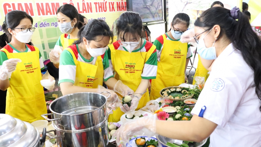 Cần Thơ: Hội thi Bánh dân gian – Sự hồi sinh và kế thừa tình yêu món bánh quê hương