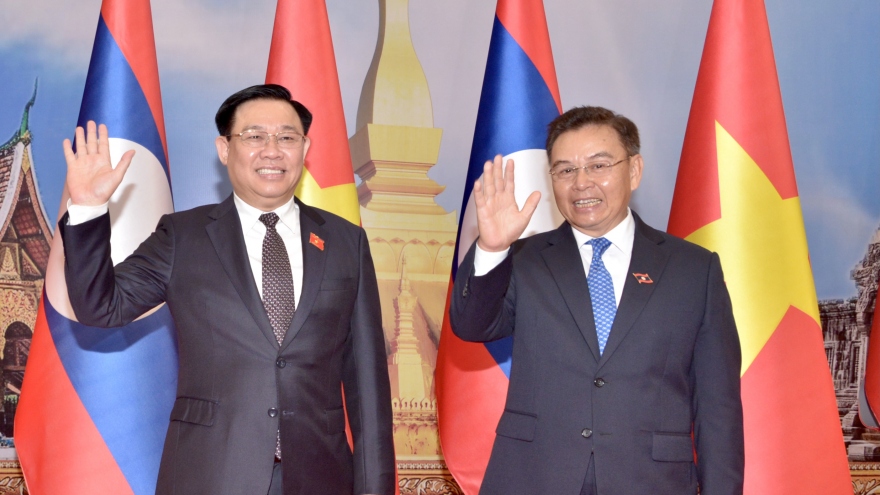 Hội đàm giữa Chủ tịch Quốc hội Việt Nam và Lào: Quan hệ hai nước có ý nghĩa sống còn