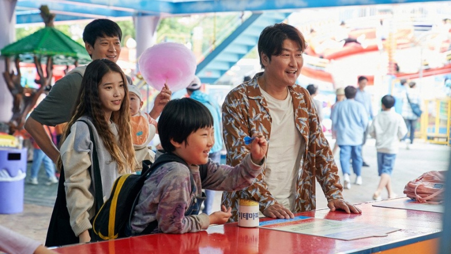 Phim "Broker" của IU, Song Kang Ho hé lộ trailer mới trước thềm LHP Cannes