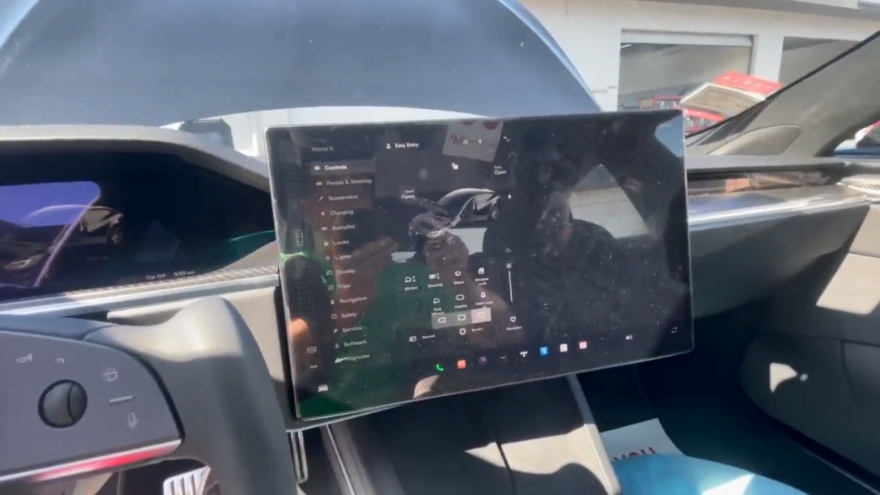 Tesla sẽ lắp màn hình xoay cho các mẫu xe mới?