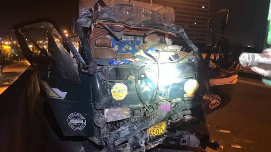 Hà Nội: Xe tải va chạm trên đường vành đai 3 trên cao khiến 1 người tử nạn