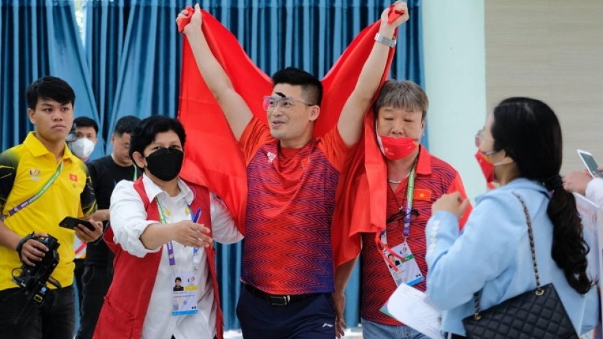 Vượt áp lực sự cố, Hà Minh Thành “mở hàng” HCV cho bắn súng Việt Nam