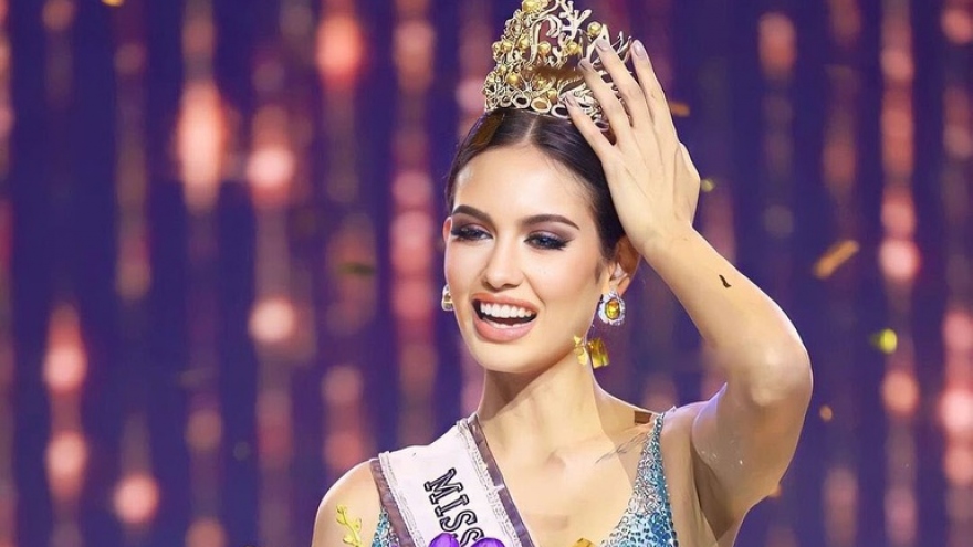Ngắm nhan sắc gợi cảm của Hoa hậu Hoàn vũ Philippines 2022