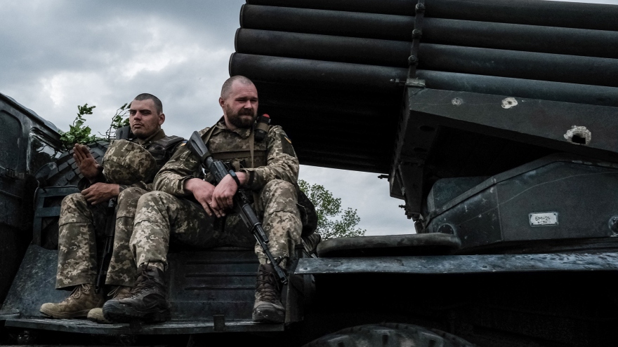 Nga nỗ lực phá vỡ tuyến phòng thủ của quân đội Ukraine tại Lugansk