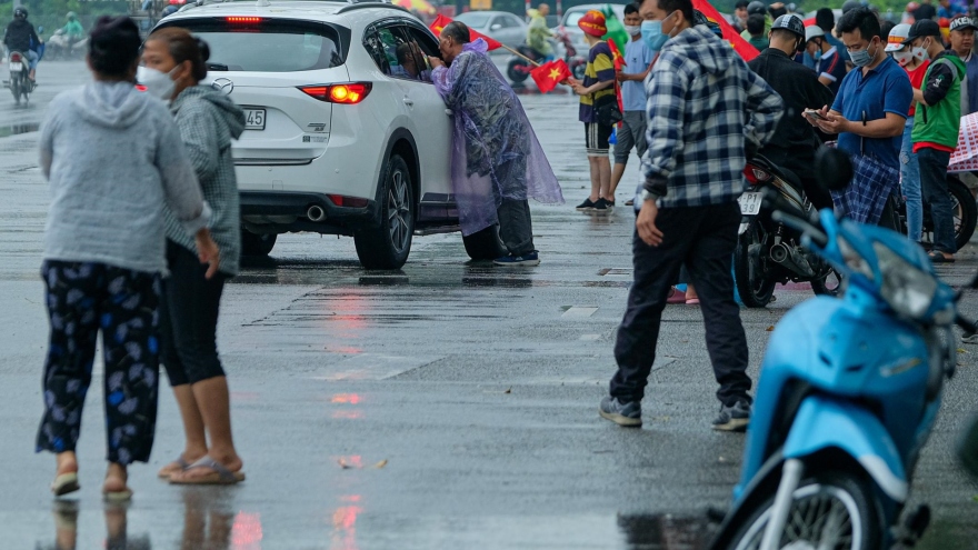 Lo mưa giông đúng giờ chung kết SEA Games 31, phe vé điêu đứng giảm giá kịch khung