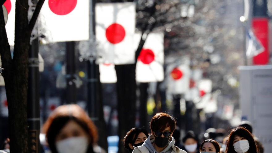 Nhật Bản quy định không nhất thiết phải đeo khẩu trang khi ra ngoài 