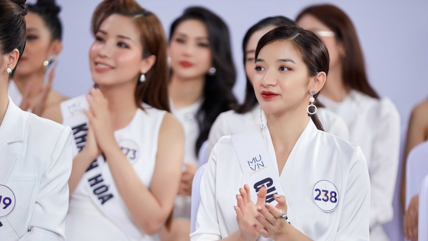 Thí sinh "Tôi là Hoa hậu Hoàn vũ Việt Nam" bật khóc vì áp lực trước thử thách "Tiếng Anh"
