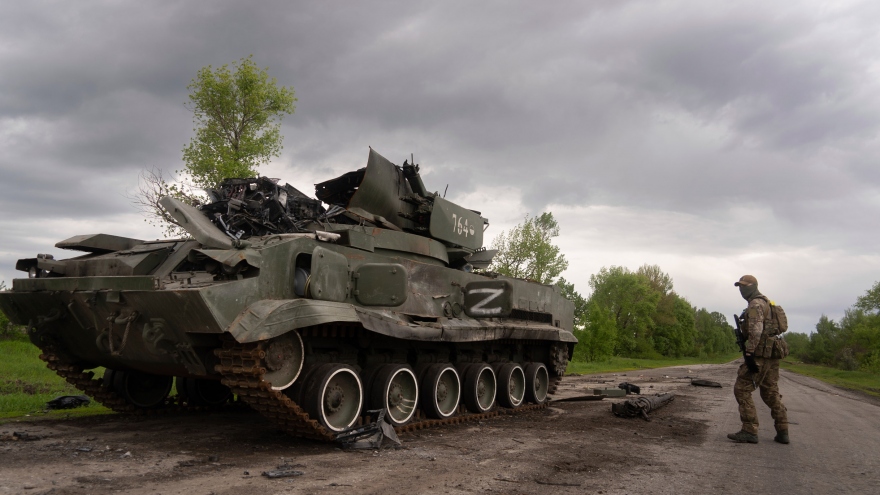 Quân đội Ukraine tuyên bố tiến sát biên giới Nga, Moscow siết chặt vòng vây ở Donbass