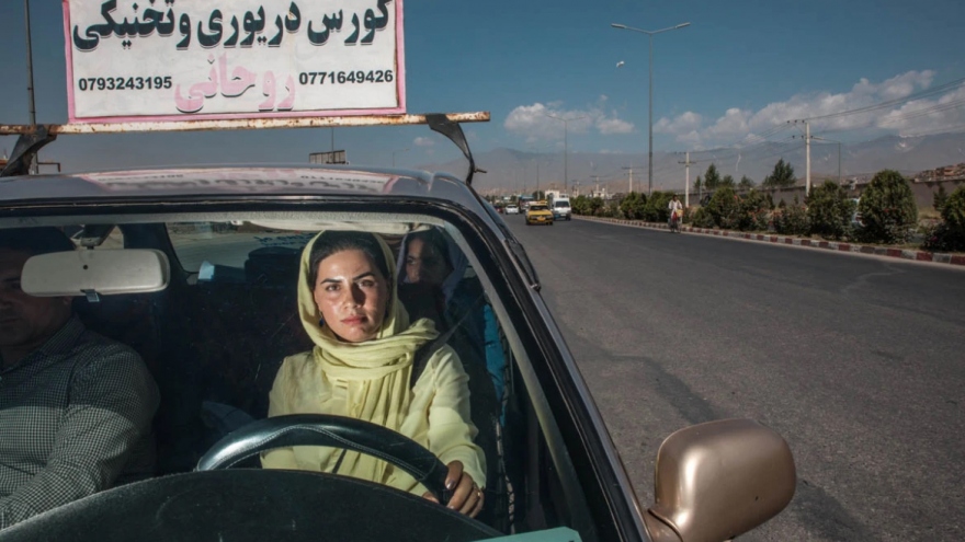 Taliban ngừng cấp giấy phép lái xe cho phụ nữ ở Afghanistan