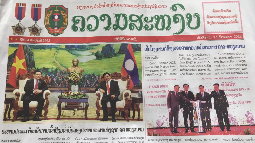 Truyền thông Lào phán ánh đậm nét chuyến thăm của Chủ tịch Quốc hội Việt Nam