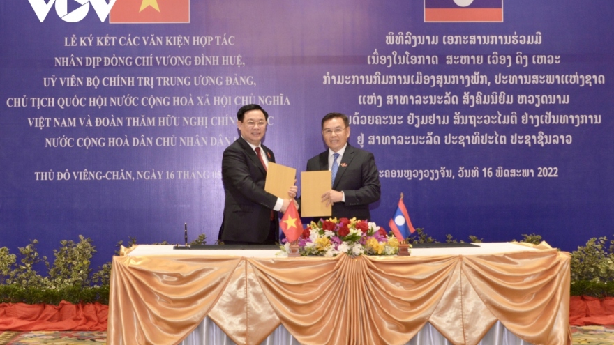 Tô thắm thêm tình đoàn kết đặc biệt và hợp tác toàn diện Việt - Lào