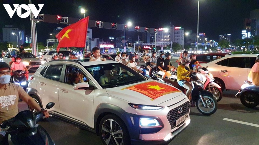 Người dân Đà Nẵng - Quảng Nam mừng chiến thắng của U23 Việt Nam
