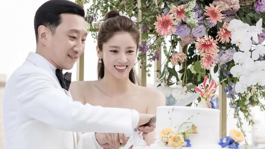 Hé lộ hình ảnh trong đám cưới của mỹ nhân Son Dam Bi và bạn trai Lee Kyou Hyuk