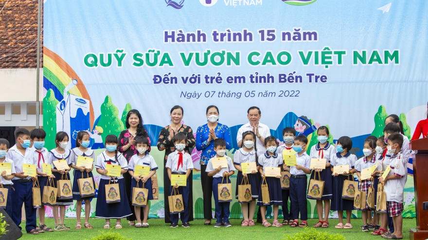 Vinamilk khởi động hành trình năm thứ 15 của Quỹ sữa vươn cao Việt Nam
