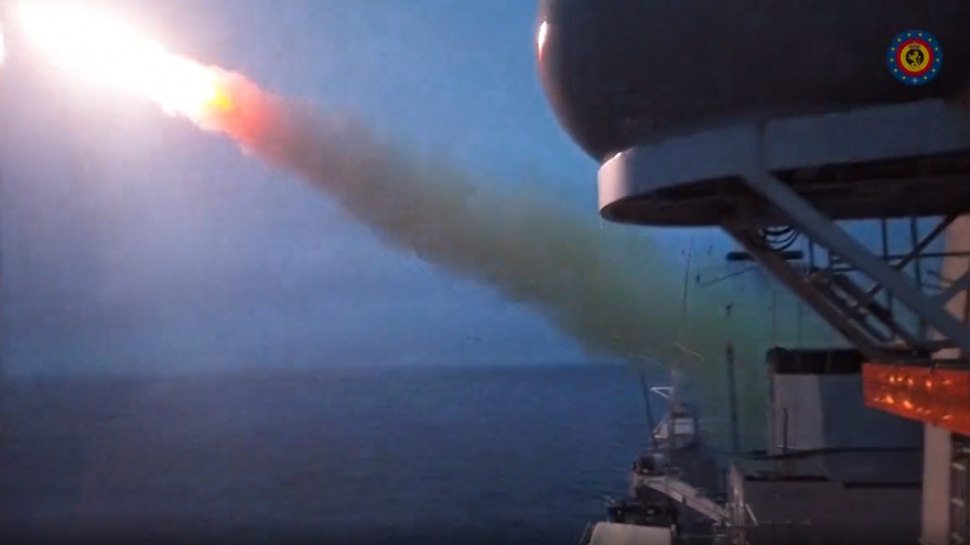Khinh hạm Bỉ phóng tên lửa Harpoon trong cuộc tập trận của NATO