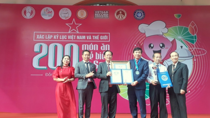Xác lập kỷ lục Việt Nam và thế giới 200 món ăn từ sen tại Đồng Tháp