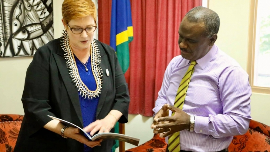 Ngoại trưởng Australia gặp Ngoại trưởng Solomon tìm giải pháp giảm căng thẳng
