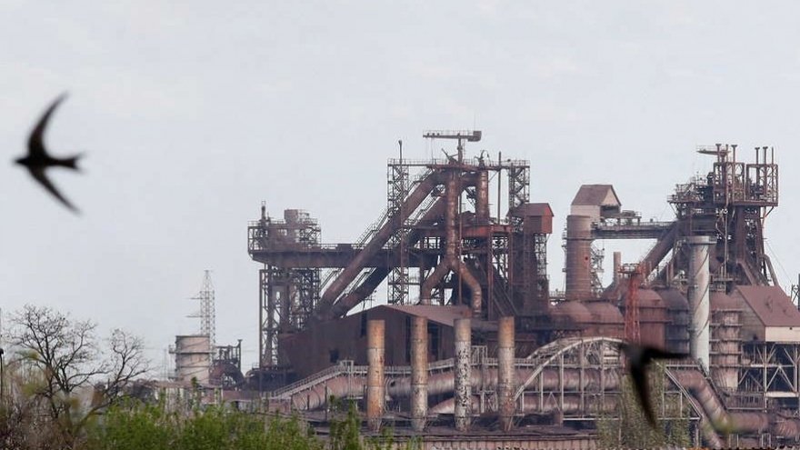25 dân thường đầu tiên rời khỏi nhà máy Azovstal bị bao vây ở Mariupol (Ukraine)