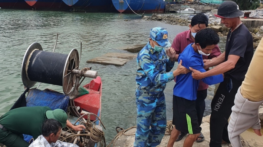 Quảng Trị kịp thời cấp cứu một ngư dân bị tai nạn trên biển