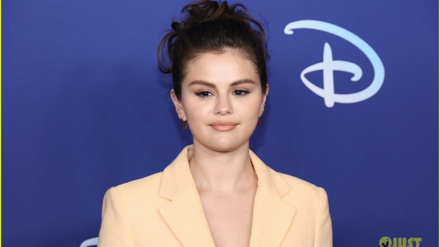 Selena Gomez giảm cân rõ rệt, tái xuất xinh đẹp tại sự kiện