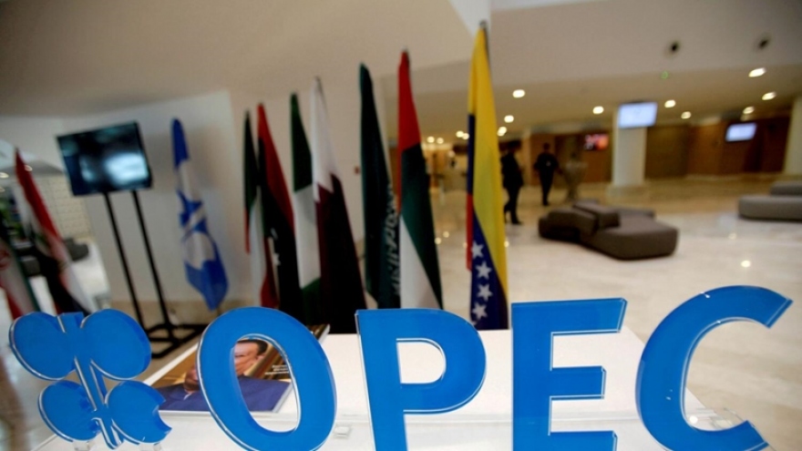OPEC+ sẽ bám sát kế hoạch tăng nhẹ sản lượng dầu