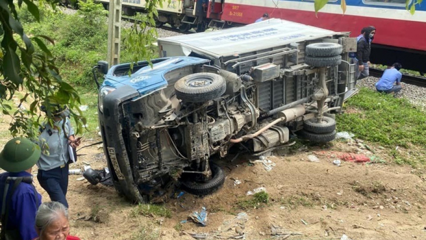 Nghệ An, Tàu hỏa tông xe tải 1 người tử vong