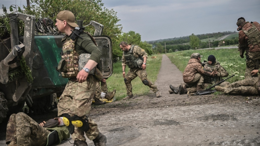 Chiến sự Donbass: Nga kiểm soát thị trấn Svitlodarsk, lực lượng Ukraine rút lui