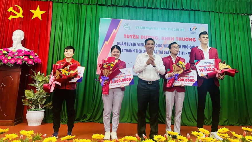 Khen thưởng huấn luyện viên, vận động viên đạt thành tích xuất sắc tại SEA Games 31