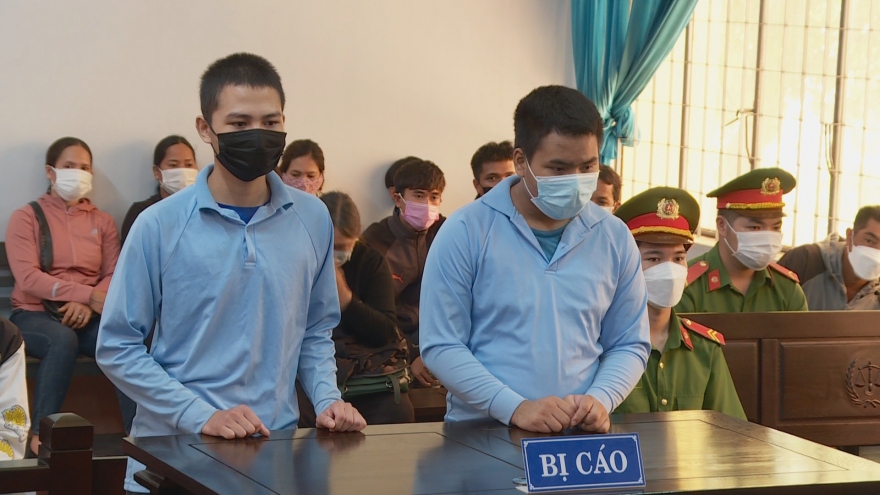 Đánh người vô cớ, 2 thiếu niên ở Đắk Lắk lĩnh hơn 9 năm tù