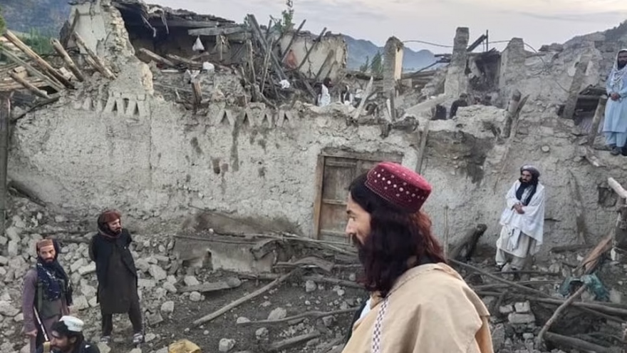 Hình ảnh tan hoang ở Afghanistan sau trận động đất kinh hoàng