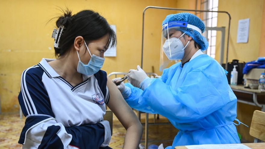 Bộ Y tế thúc giục 13 tỉnh nhận vaccine Covid-19