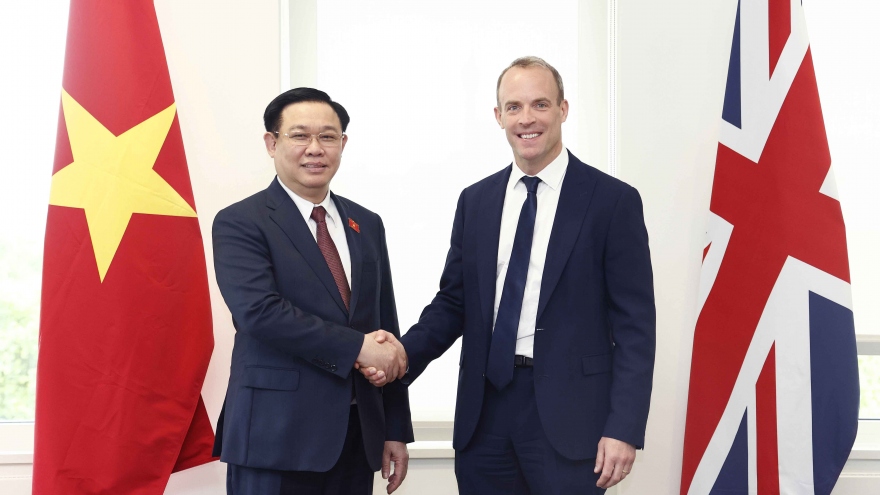 Chủ tịch Quốc hội Vương Đình Huệ gặp Phó Thủ tướng - Bộ trưởng Bộ Tư pháp Anh