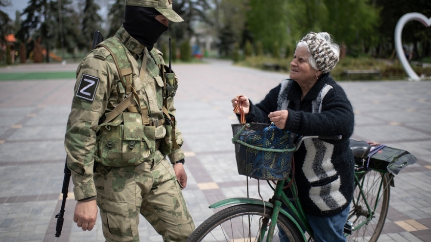 Nga bắt đầu cấp hộ chiếu cho người dân Ukraine ở Melitopol và Kherson