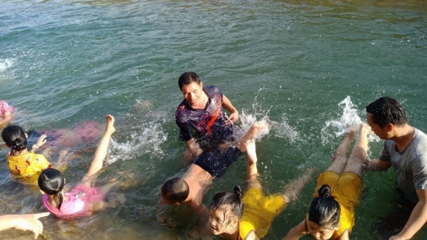 Quảng Trị mở nhiều lớp dạy bơi miễn phí cho trẻ em
