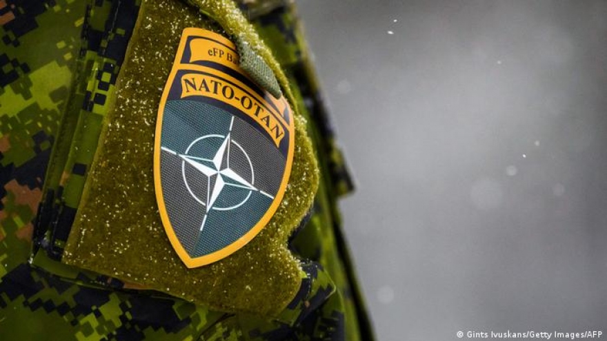 Đằng sau tấm khiên phòng vệ của NATO