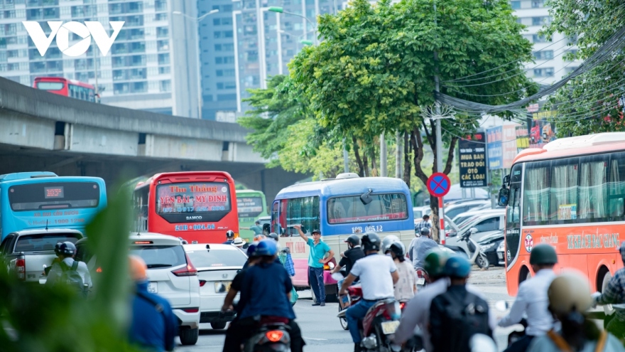 Công an Hà Nội lên tiếng về “bến xe chui" trên đường Phạm Hùng