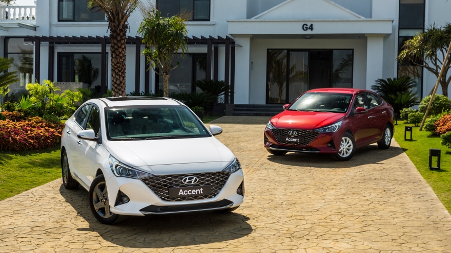 Hyundai Accent tiếp tục là xe bán chạy, Santa Fe và Tucson khan hàng