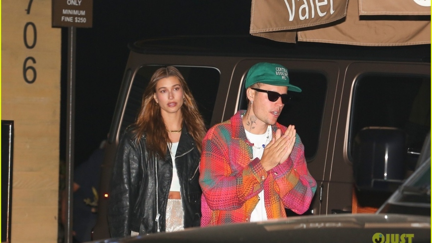 Justin Bieber sành điệu đi ăn tối cùng bà xã Hailey Baldwin