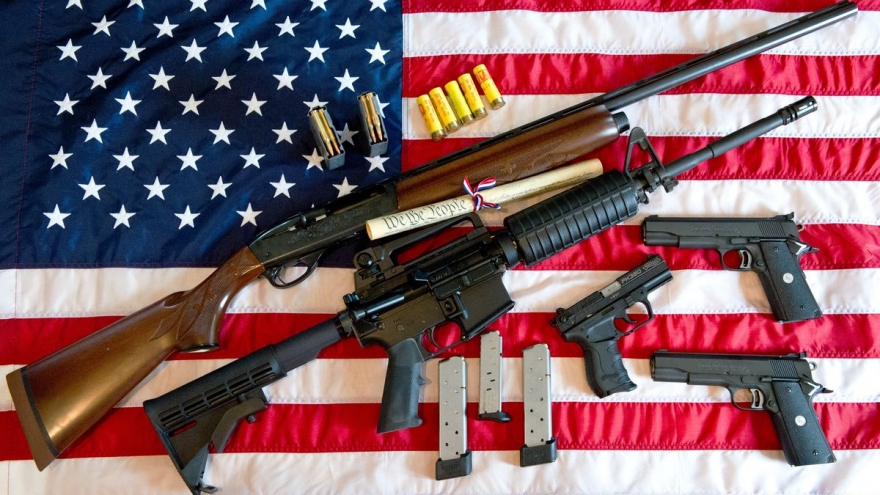 Lưỡng viện Quốc hội Mỹ bàn về siết chặt kiểm soát súng đạn